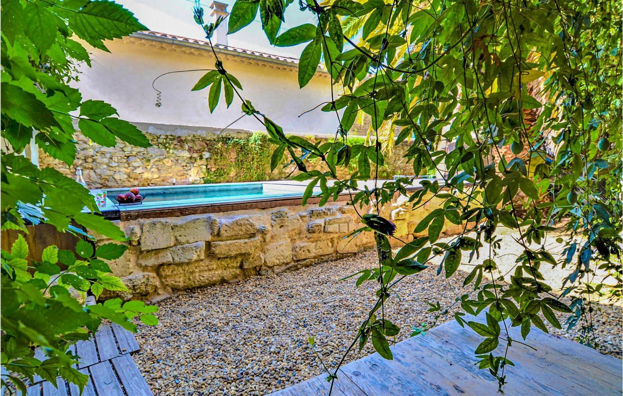 Awesome Apartment In Pujaut With Swimming Pool Екстер'єр фото