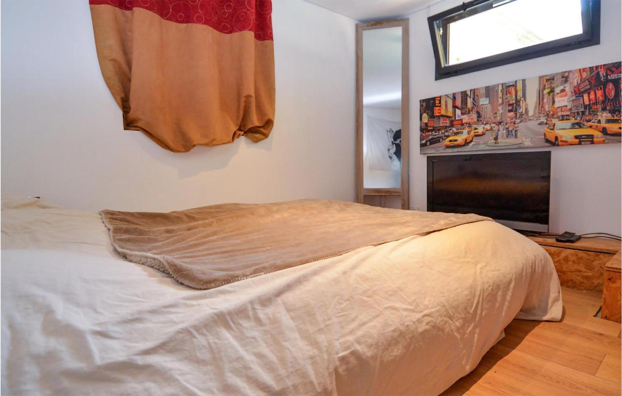 Awesome Apartment In Pujaut With Swimming Pool Екстер'єр фото